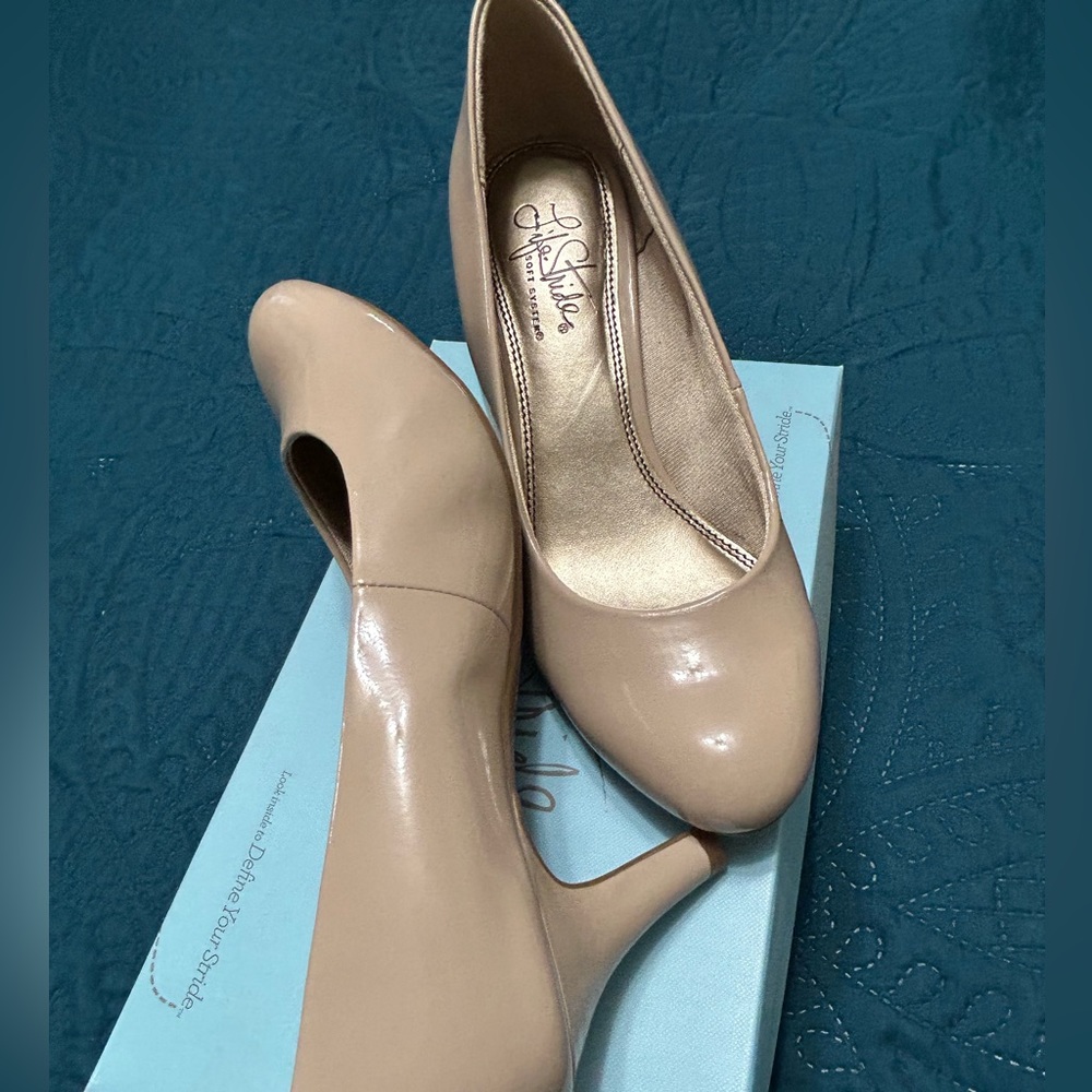Life Stride Parigi Pumps size 7W